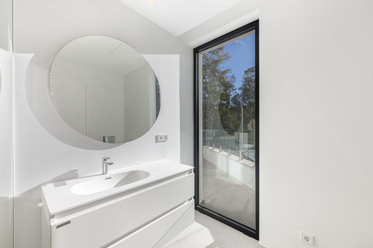 5 Bed Detached Villa in Sotogrande Alto