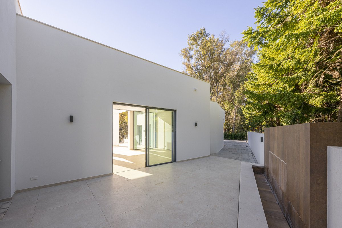 5 Bed Detached Villa in Sotogrande Alto