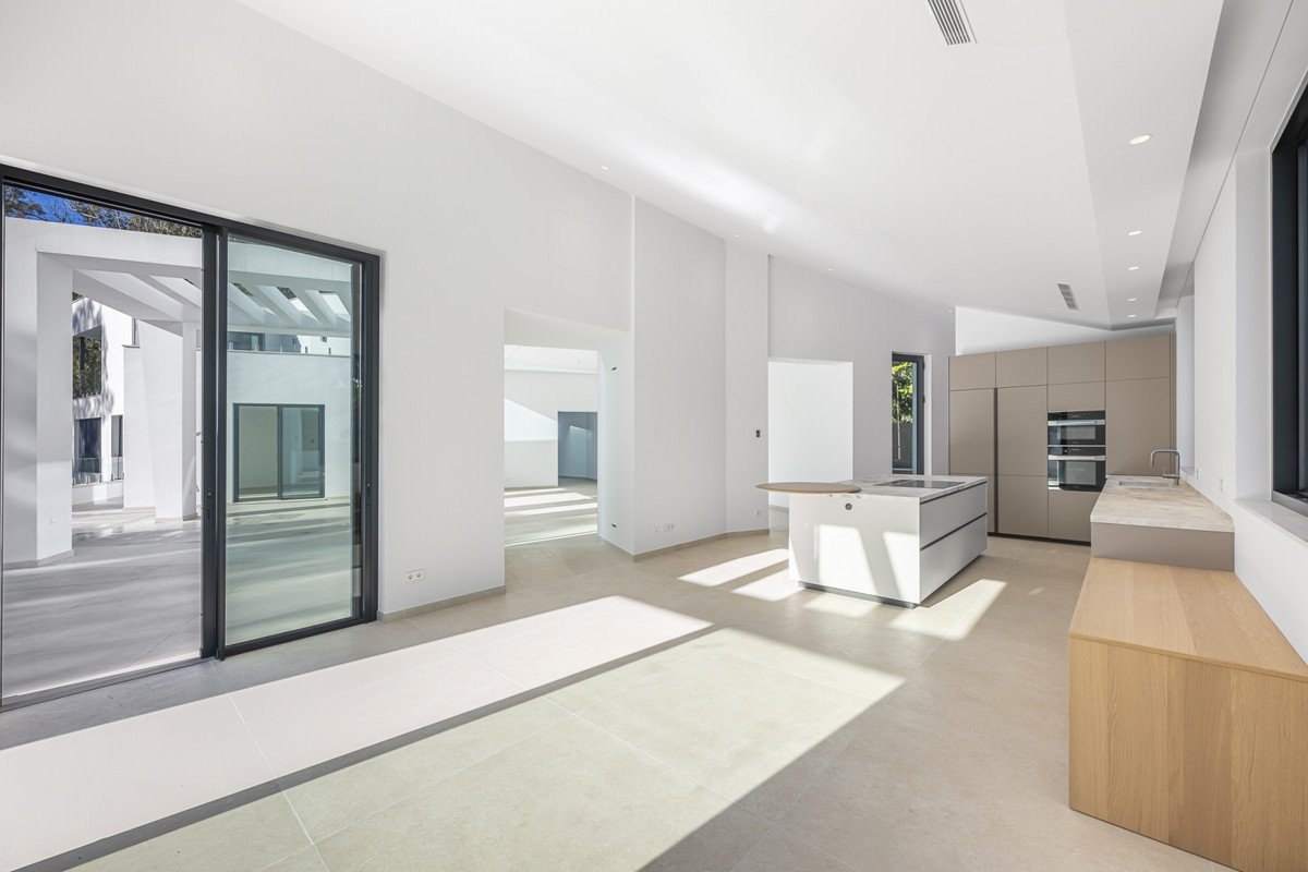 5 Bed Detached Villa in Sotogrande Alto