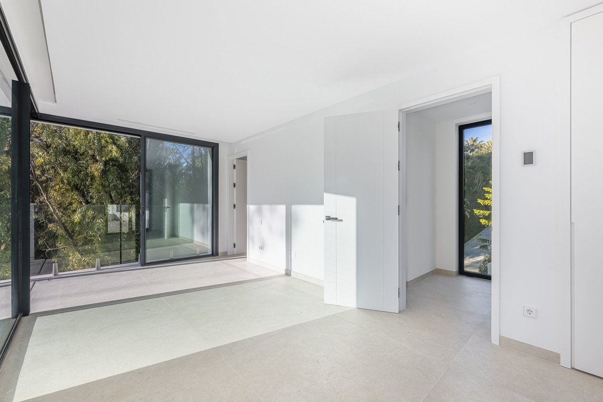 5 Bed Detached Villa in Sotogrande Alto
