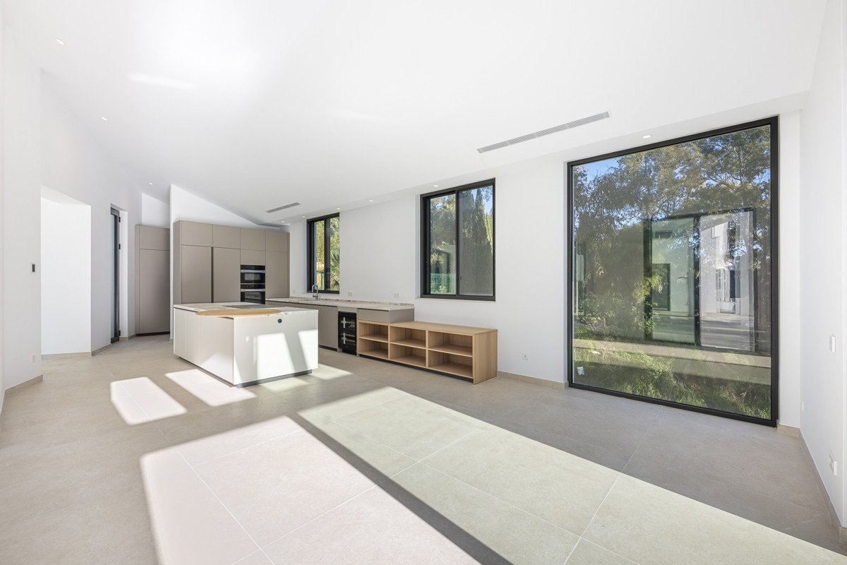 5 Bed Detached Villa in Sotogrande Alto