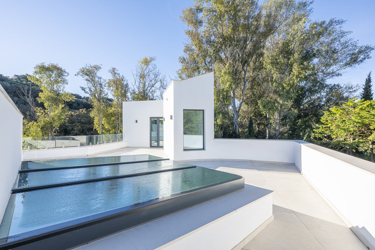 5 Bed Detached Villa in Sotogrande Alto