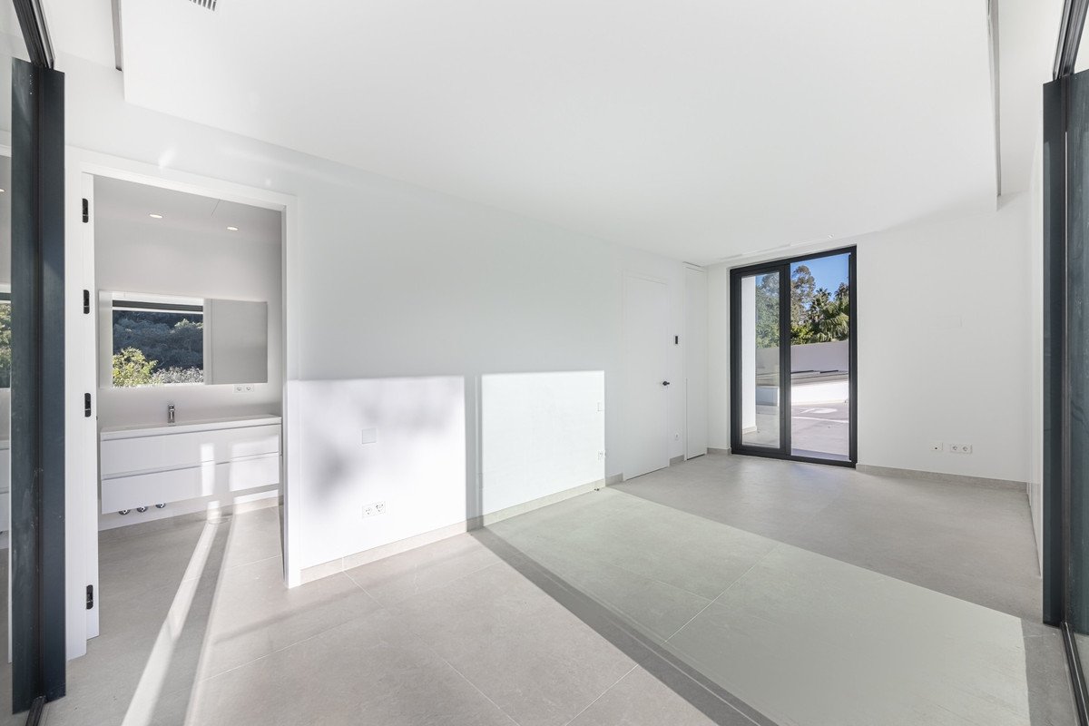5 Bed Detached Villa in Sotogrande Alto
