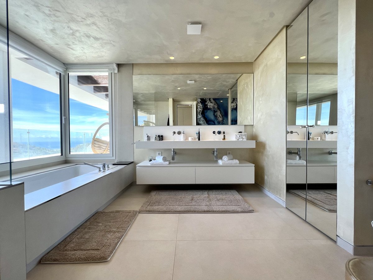 3 Bed Penthouse in Ojén