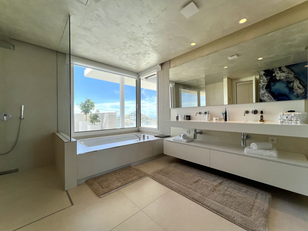 3 Bed Penthouse in Ojén
