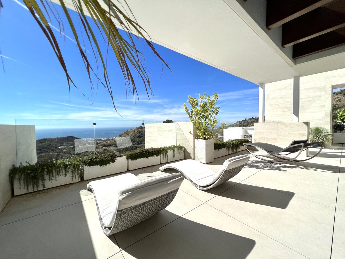 3 Bed Penthouse in Ojén
