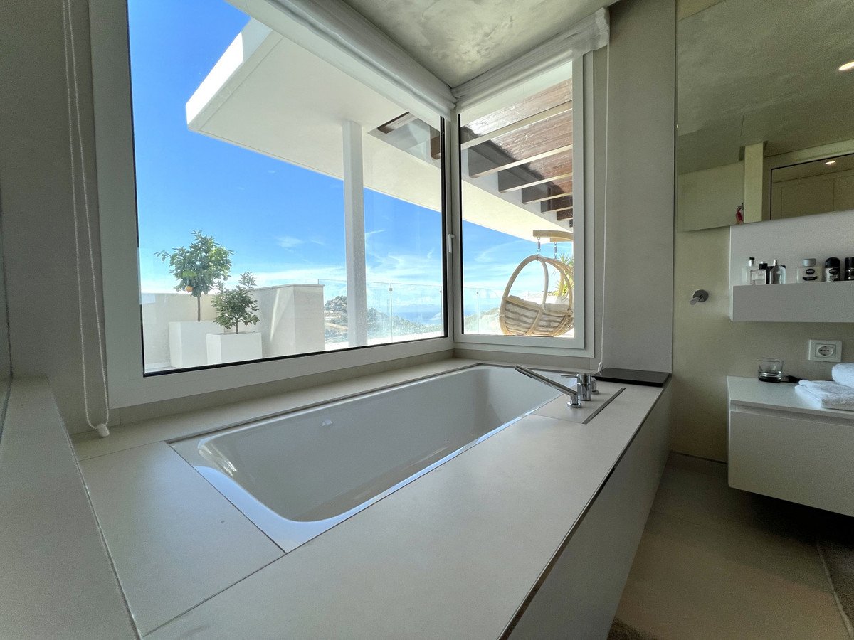 3 Bed Penthouse in Ojén