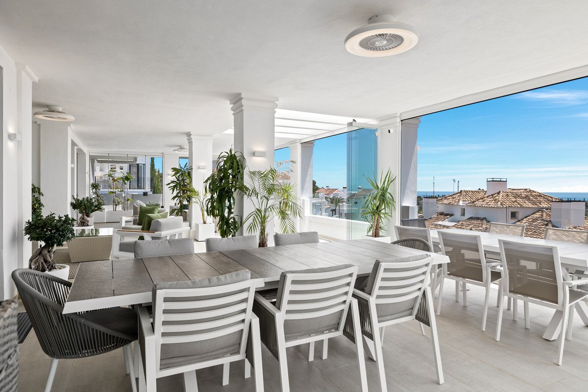7 Bed Middle Floor Apartment in Nueva Andalucía
