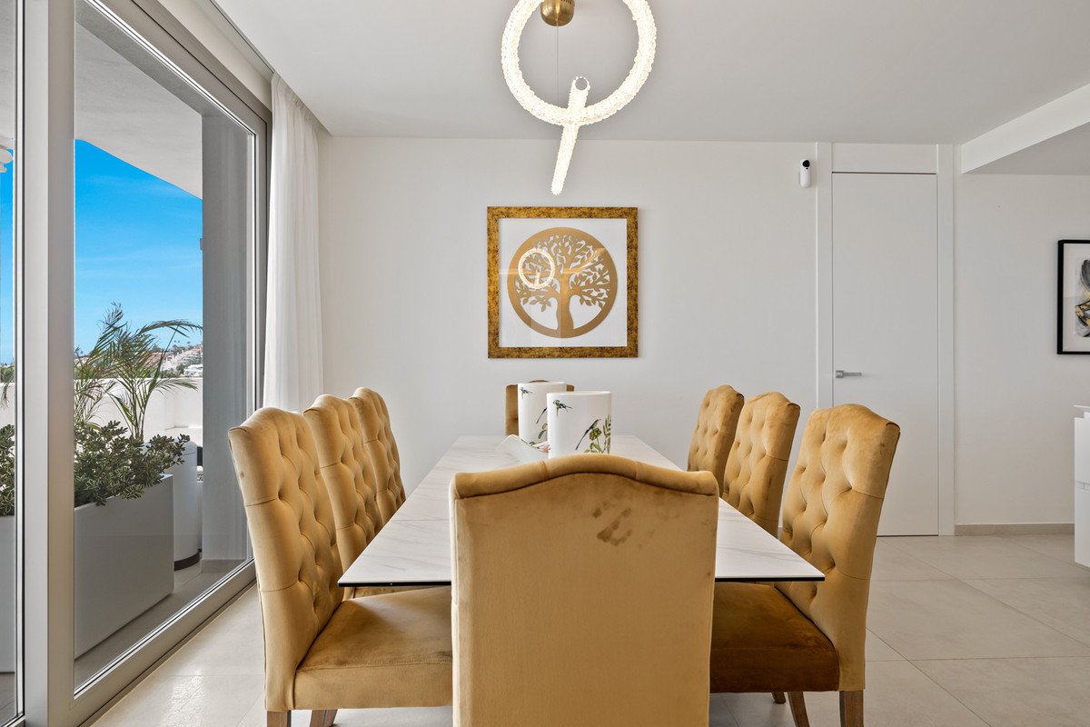 7 Bed Middle Floor Apartment in Nueva Andalucía