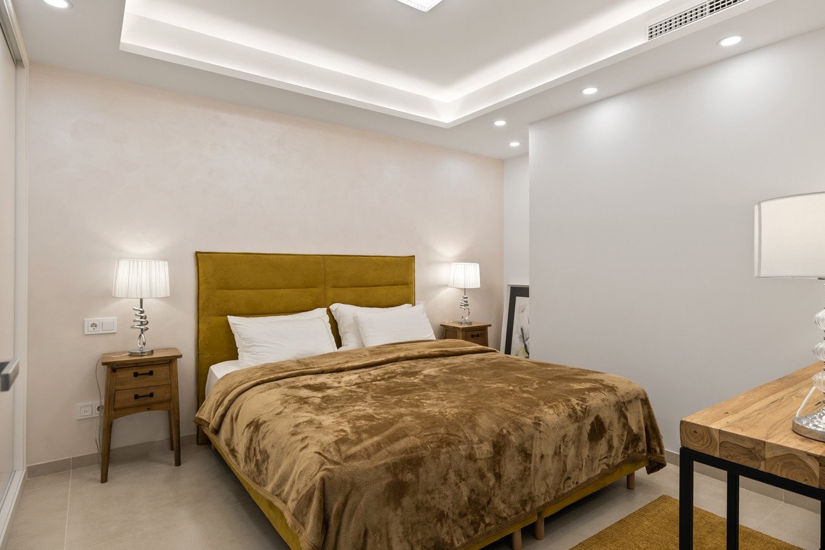 7 Bed Middle Floor Apartment in Nueva Andalucía