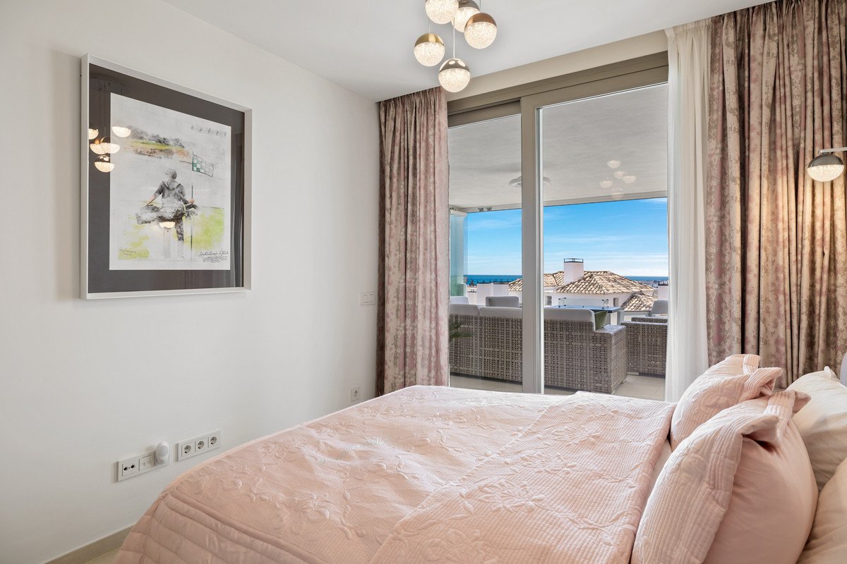 7 Bed Middle Floor Apartment in Nueva Andalucía