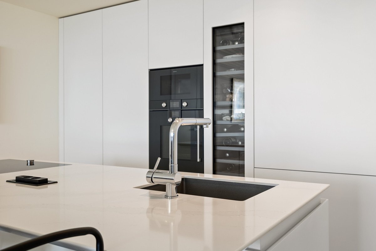 7 Bed Middle Floor Apartment in Nueva Andalucía