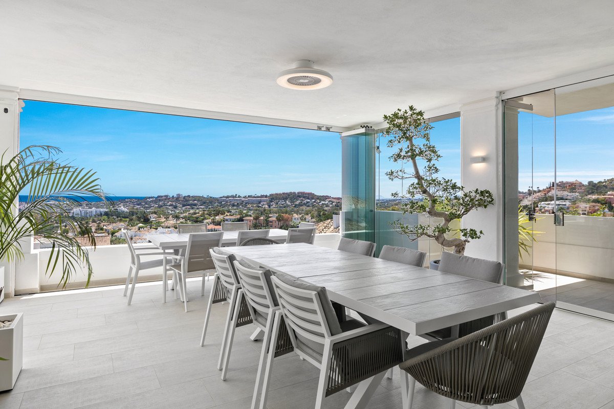 7 Bed Middle Floor Apartment in Nueva Andalucía