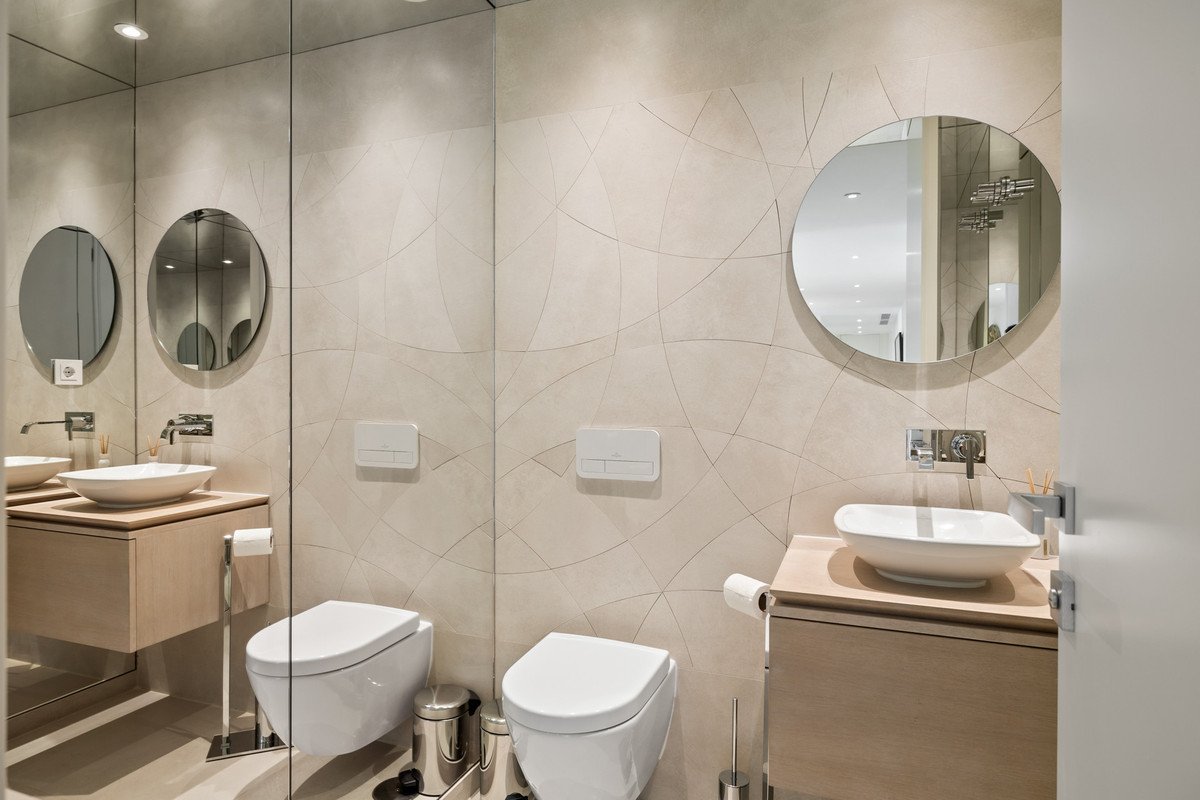 7 Bed Middle Floor Apartment in Nueva Andalucía