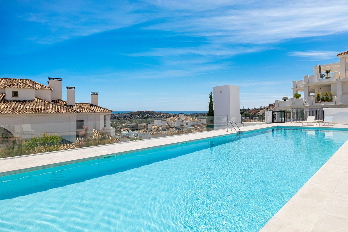 7 Bed Middle Floor Apartment in Nueva Andalucía
