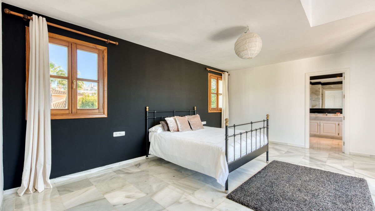 6 Bed Detached Villa in Guadalmina Baja