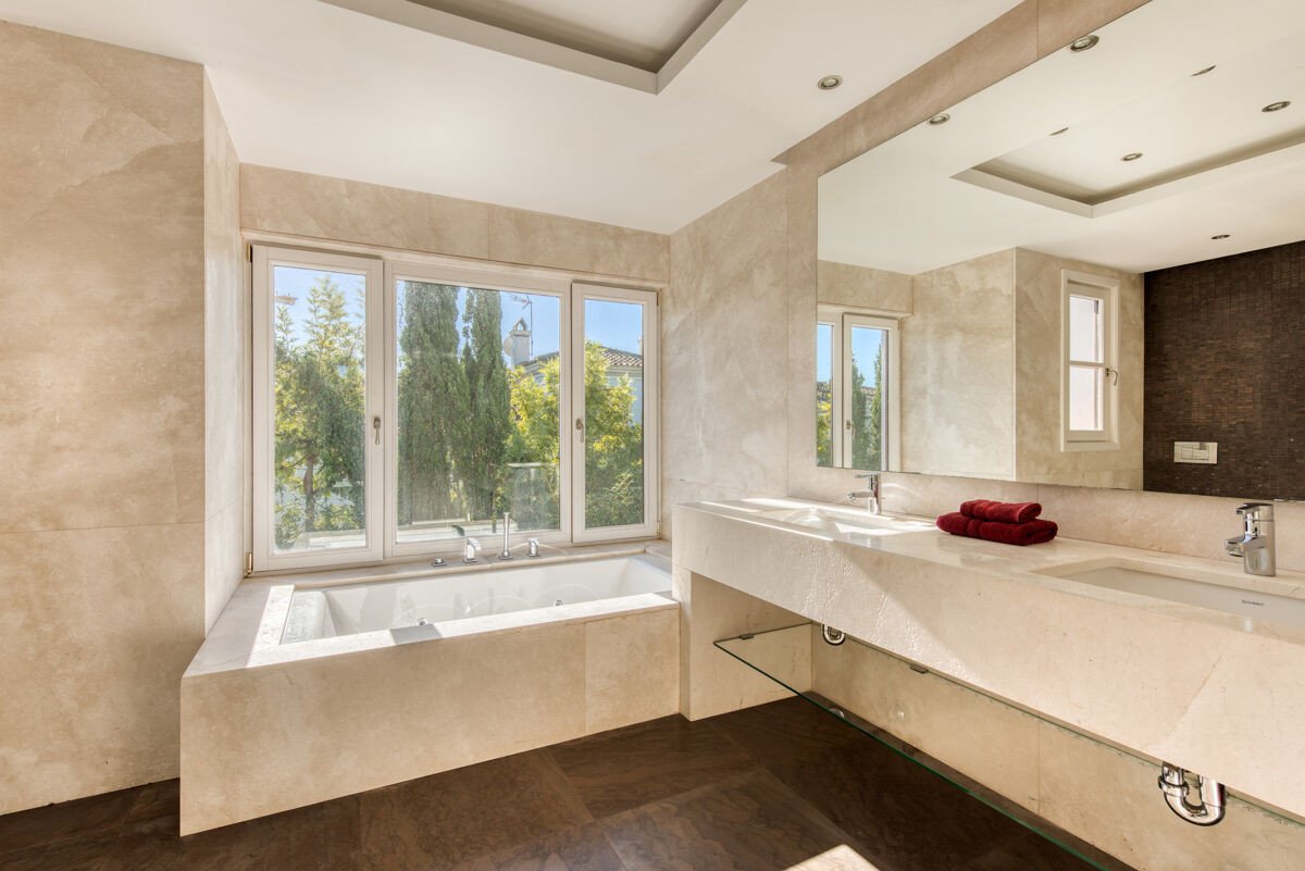 6 Bed Detached Villa in Guadalmina Baja