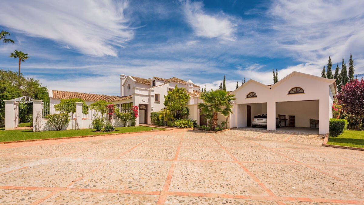 6 Bed Detached Villa in Guadalmina Baja