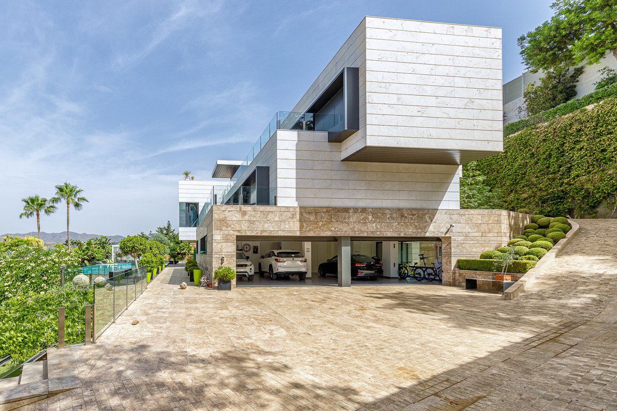 8 Bed Detached Villa in Málaga Este