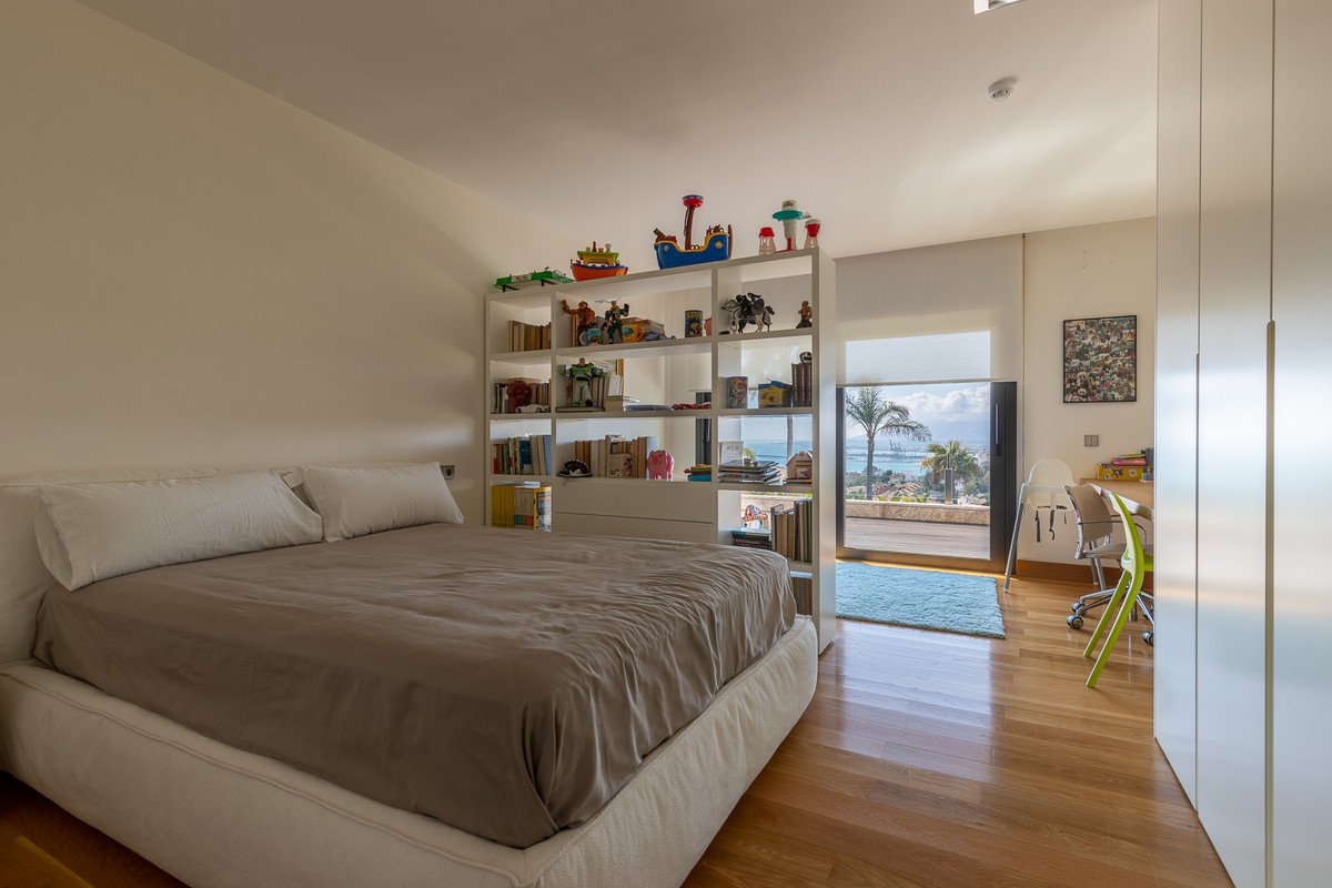 8 Bed Detached Villa in Málaga Este