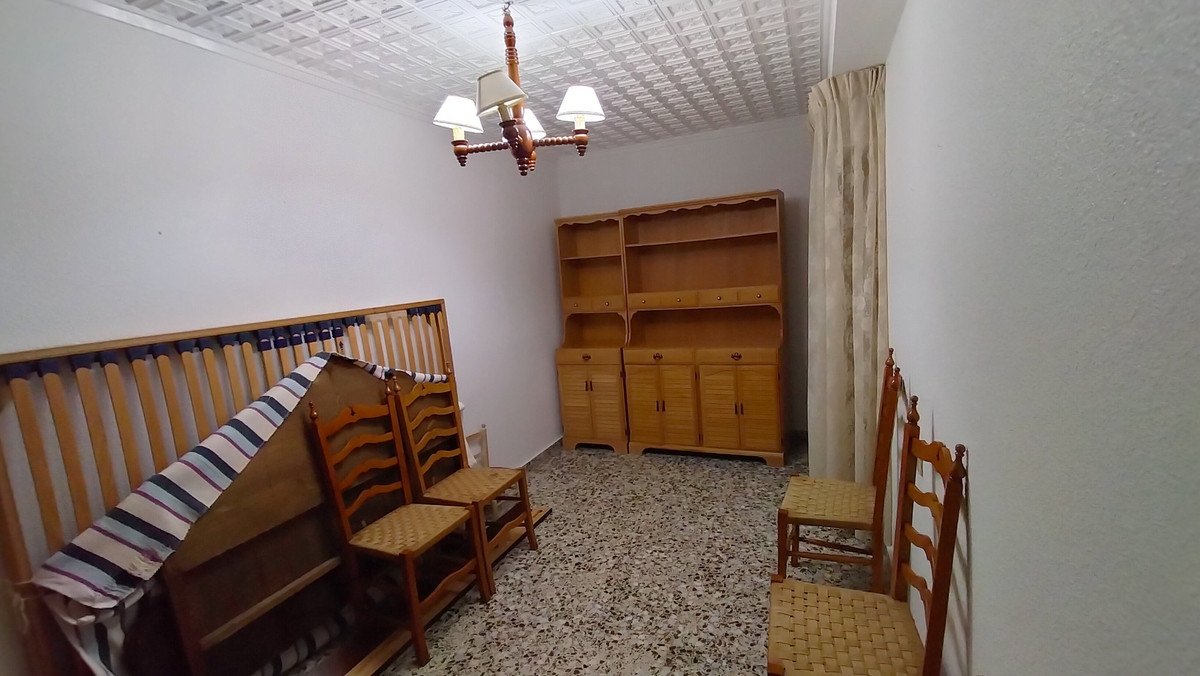 3 Bed Ground Floor Apartment in Sax