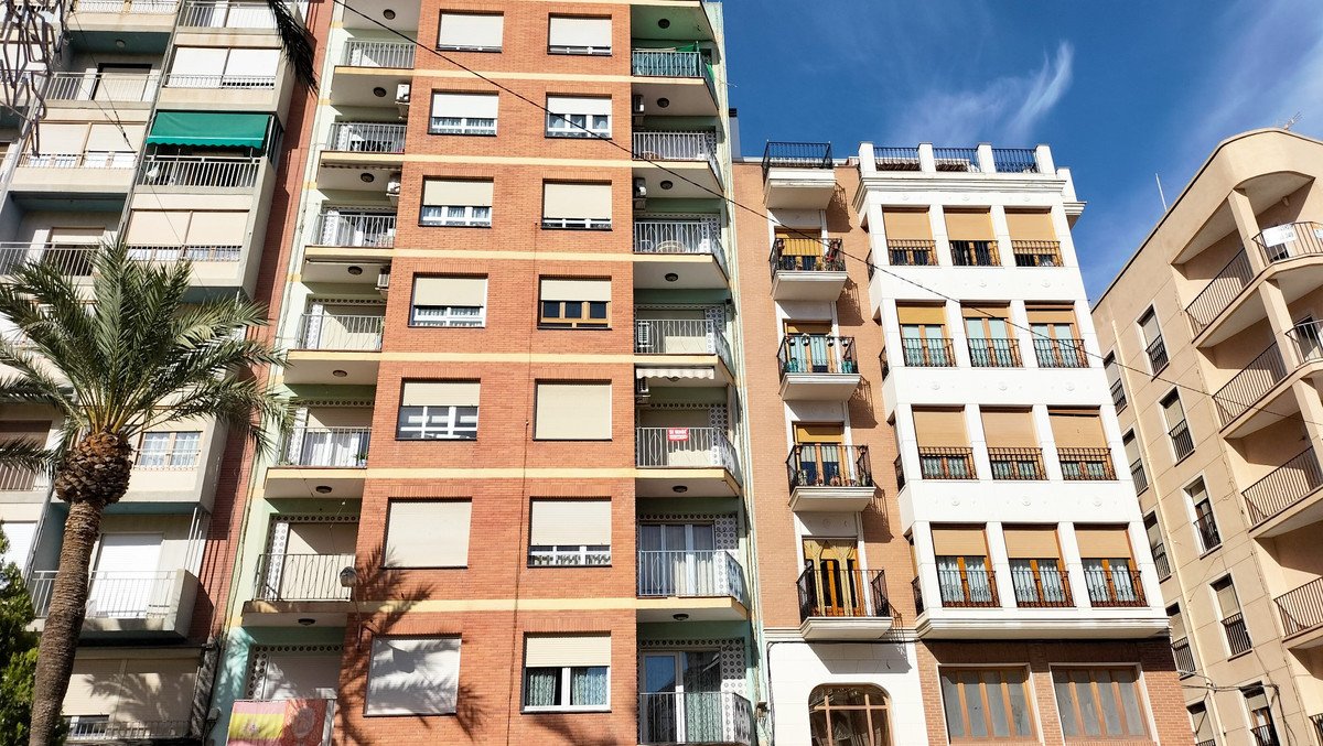 3 Bed Ground Floor Apartment in Sax