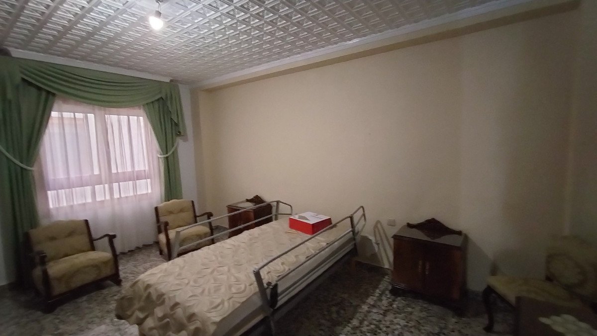 3 Bed Ground Floor Apartment in Sax