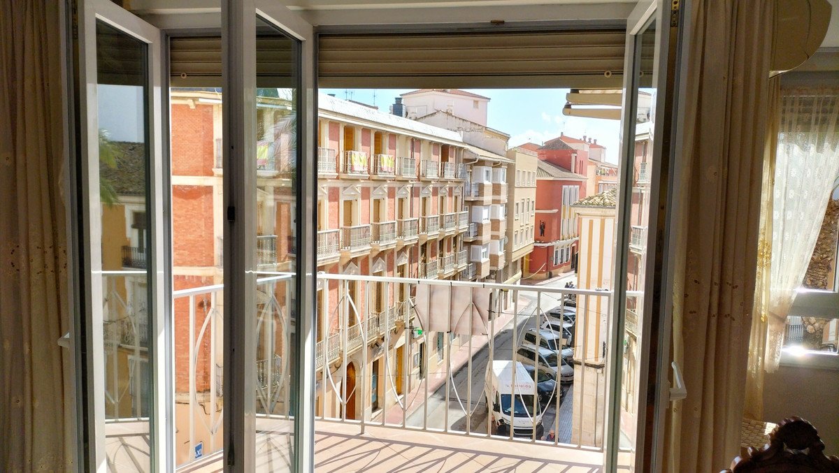 3 Bed Ground Floor Apartment in Sax