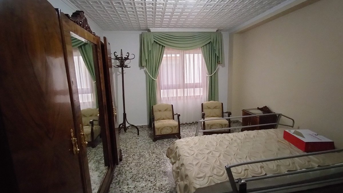 3 Bed Ground Floor Apartment in Sax