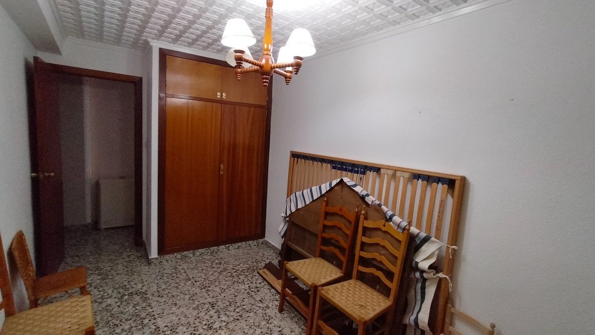 3 Bed Ground Floor Apartment in Sax