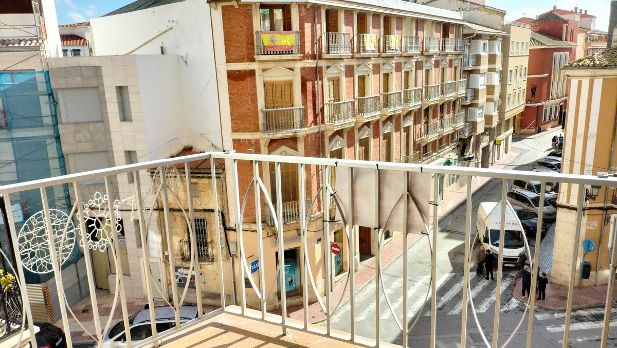 3 Bed Ground Floor Apartment in Sax