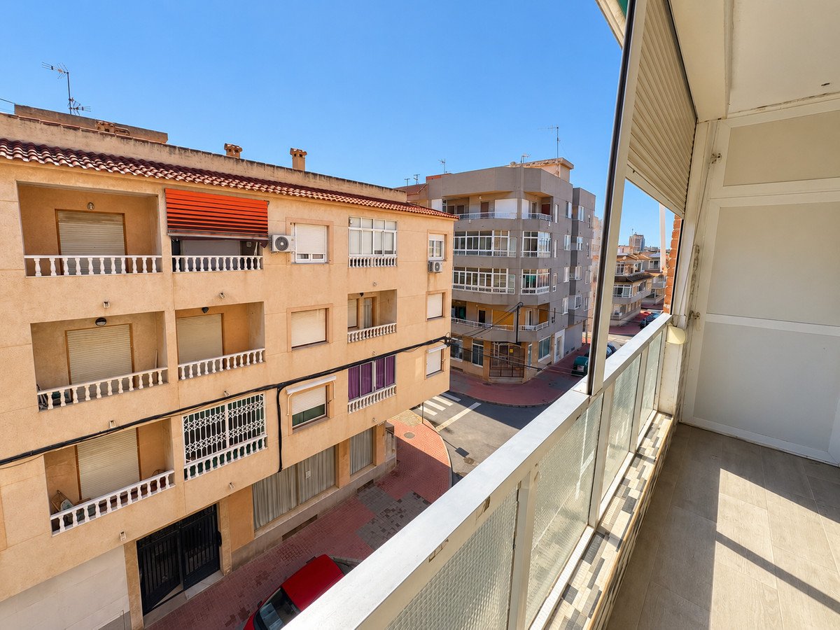 2 Bed Ground Floor Apartment in Torrevieja