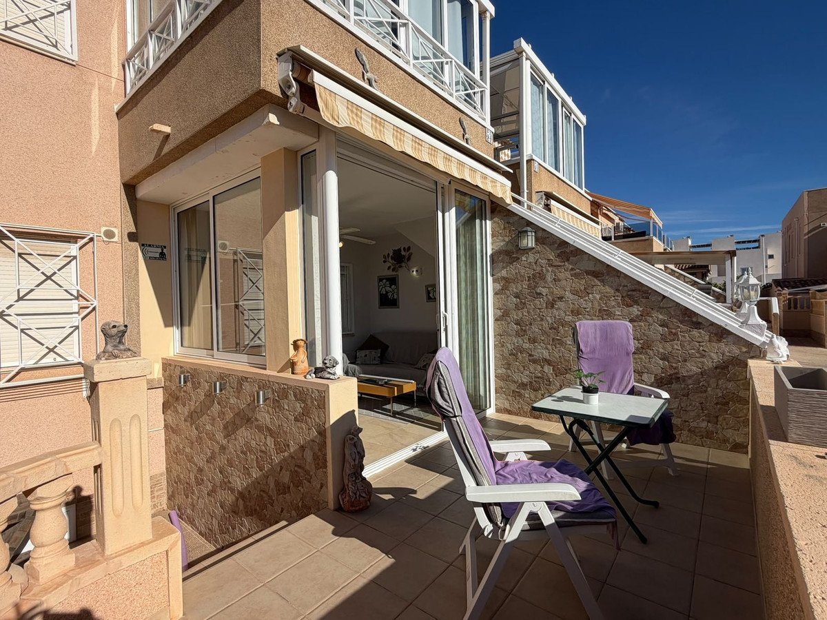 2 Bed Ground Floor Apartment in Torrevieja