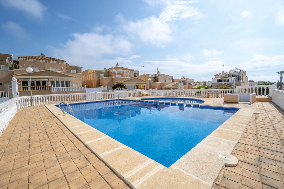 2 Bed Ground Floor Apartment in Torrevieja