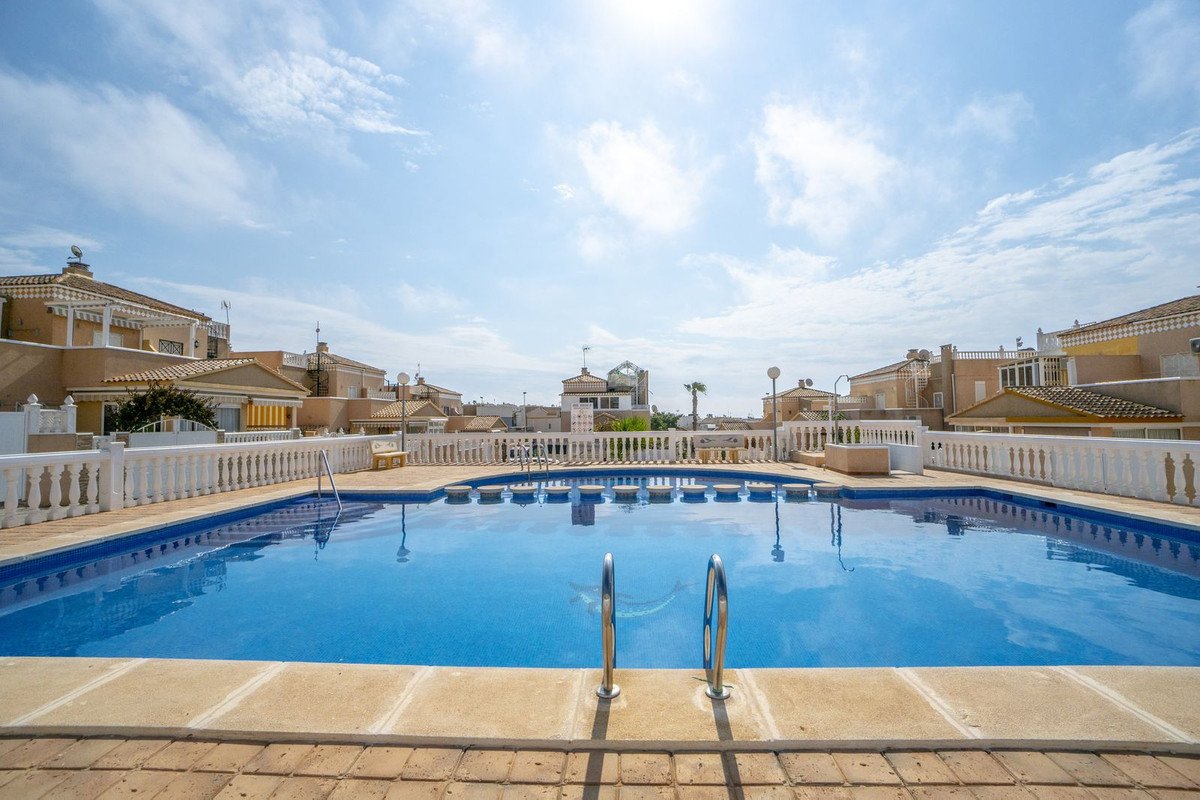 2 Bed Ground Floor Apartment in Torrevieja