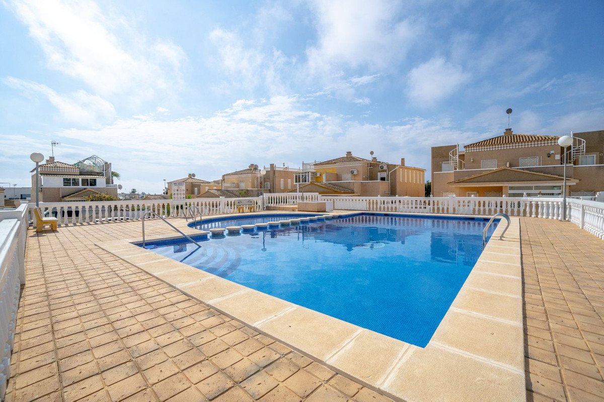 2 Bed Ground Floor Apartment in Torrevieja