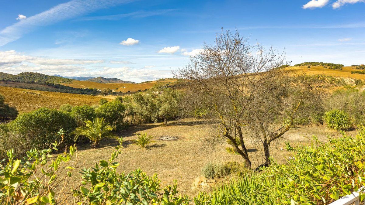 2 Bed Detached Villa in Almogía