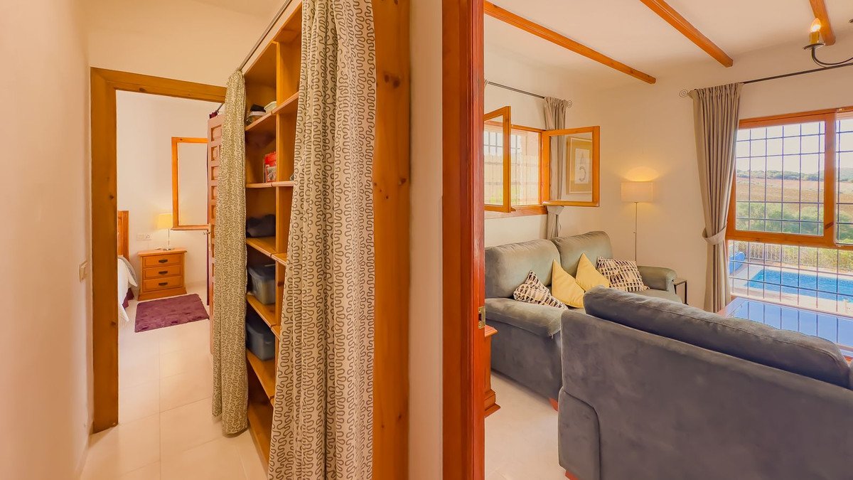 2 Bed Detached Villa in Almogía