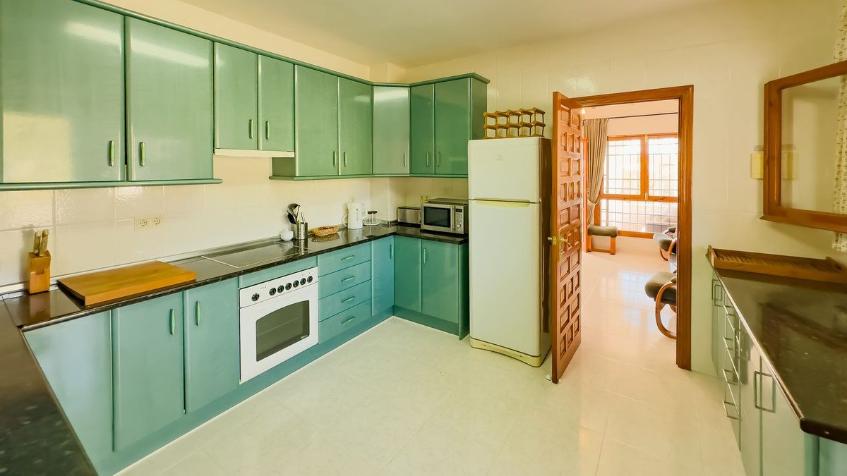 2 Bed Detached Villa in Almogía