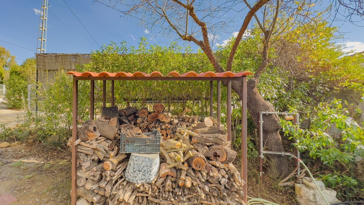 2 Bed Detached Villa in Almogía