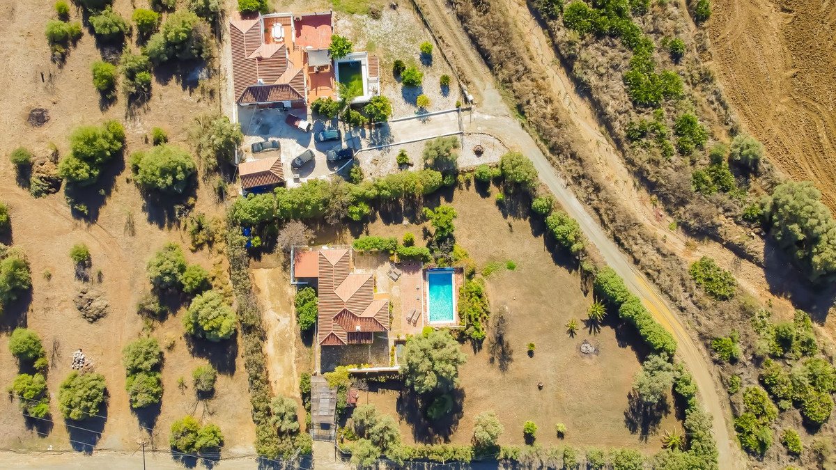 2 Bed Detached Villa in Almogía