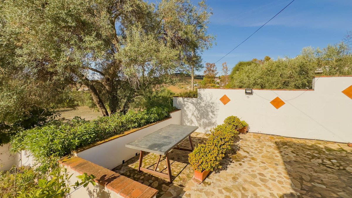 2 Bed Detached Villa in Almogía