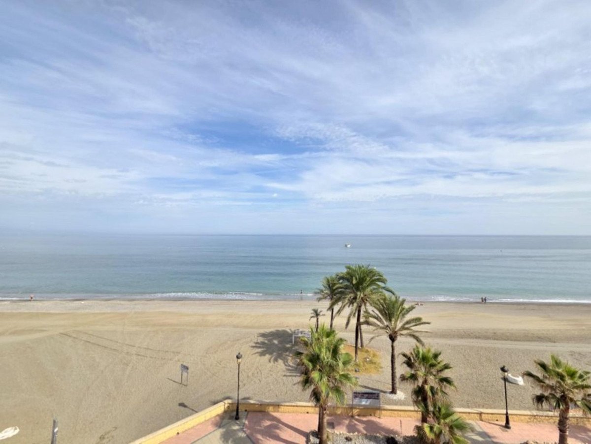 3 Bed Middle Floor Apartment in San Luis de Sabinillas