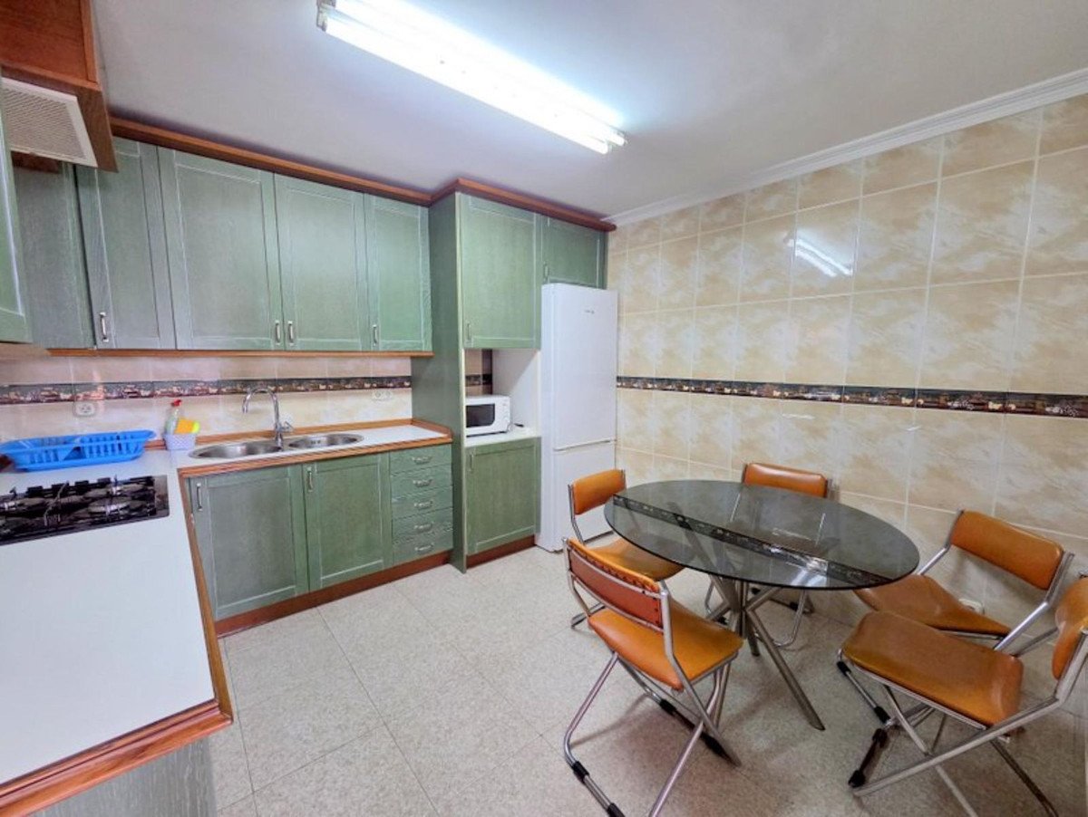 3 Bed Middle Floor Apartment in San Luis de Sabinillas