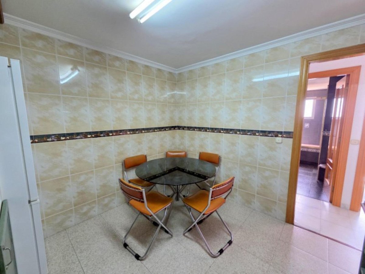 3 Bed Middle Floor Apartment in San Luis de Sabinillas