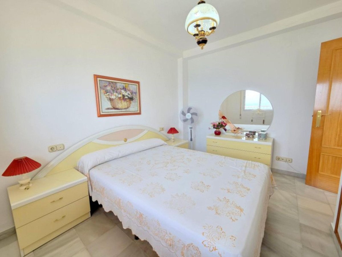 3 Bed Middle Floor Apartment in San Luis de Sabinillas