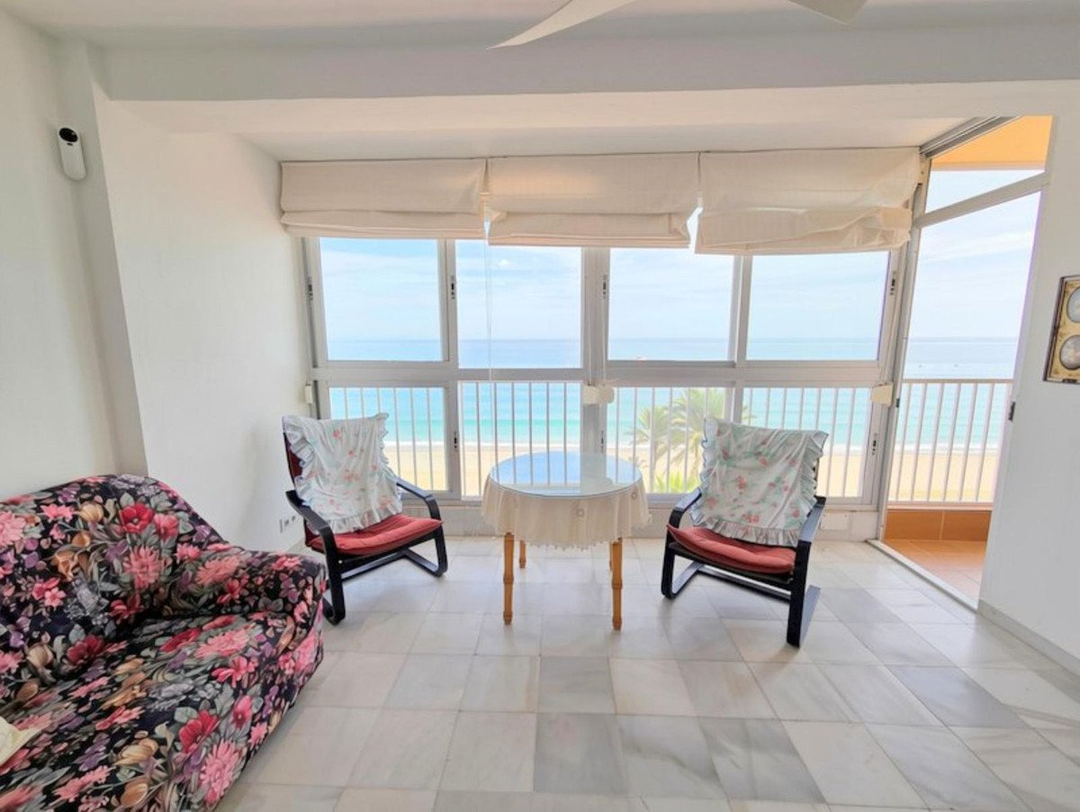 3 Bed Middle Floor Apartment in San Luis de Sabinillas