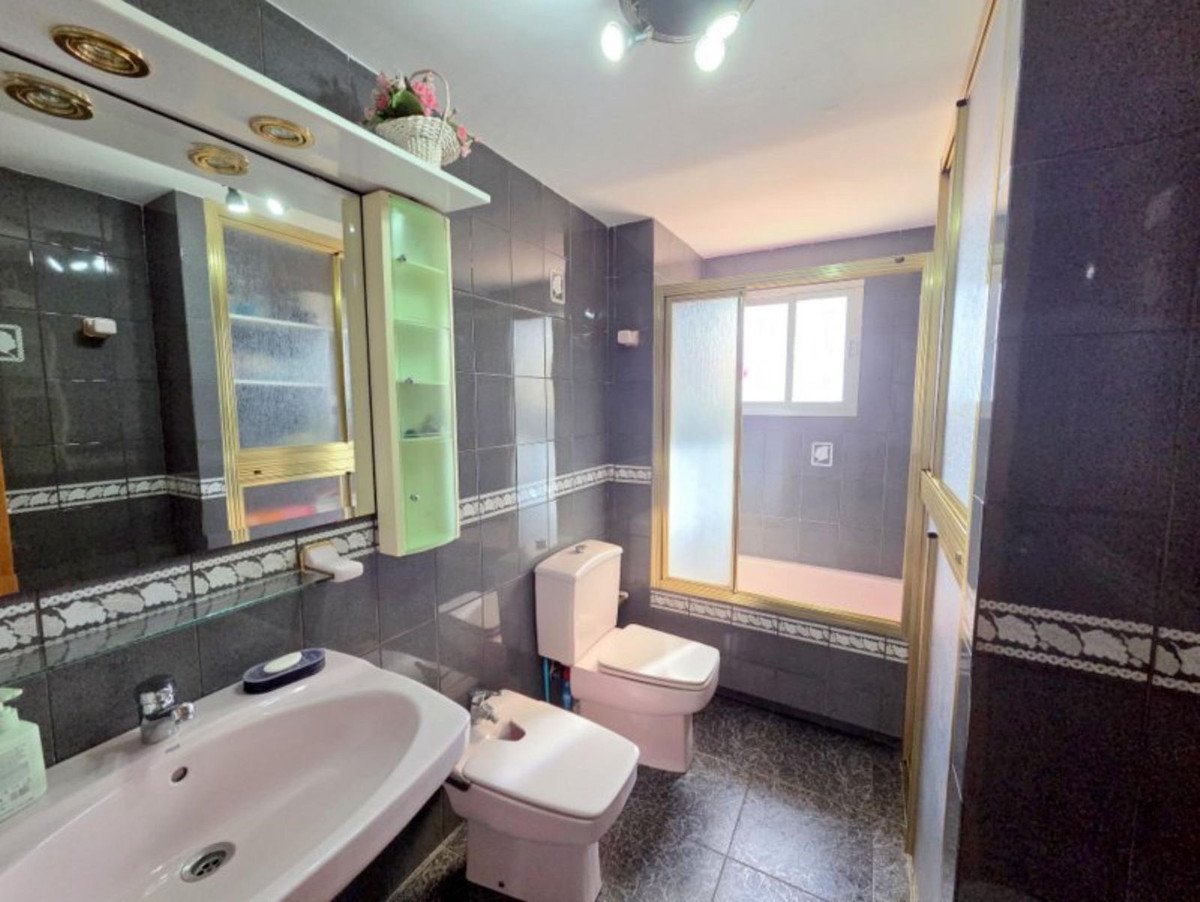 3 Bed Middle Floor Apartment in San Luis de Sabinillas