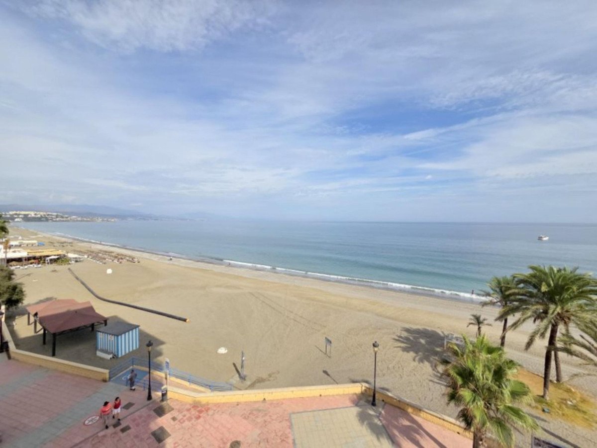 3 Bed Middle Floor Apartment in San Luis de Sabinillas
