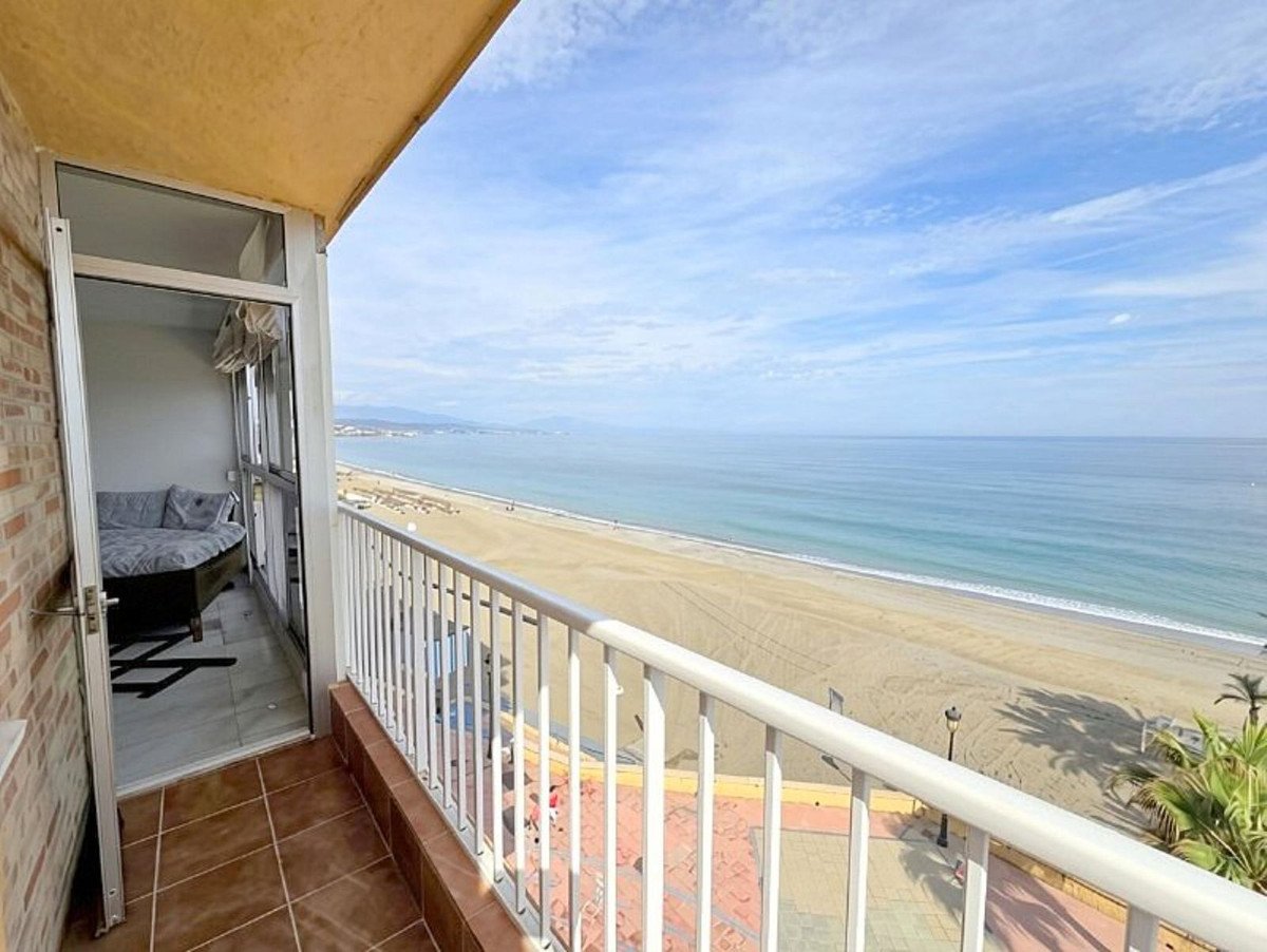 3 Bed Middle Floor Apartment in San Luis de Sabinillas
